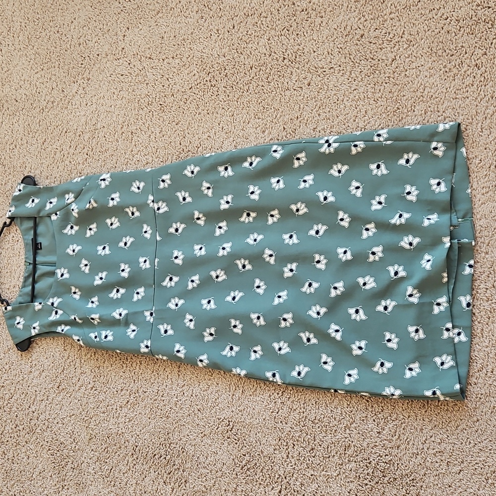 Ann Taylor factory green flower dress. Size 10